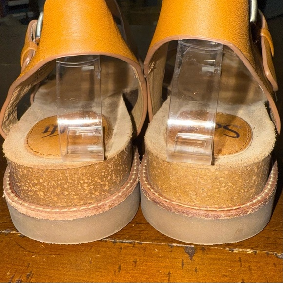Sofft Tan Sandals with Ankle Strap and Flat Sole size 7.5 - Picture 12 of 15